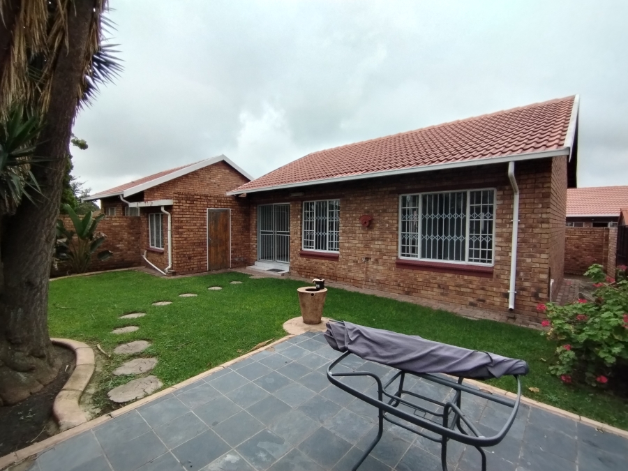 2 Bedroom Property for Sale in Farrarmere Gauteng