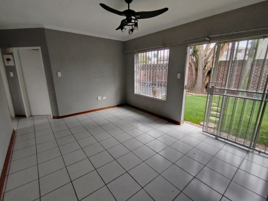 2 Bedroom Property for Sale in Farrarmere Gauteng