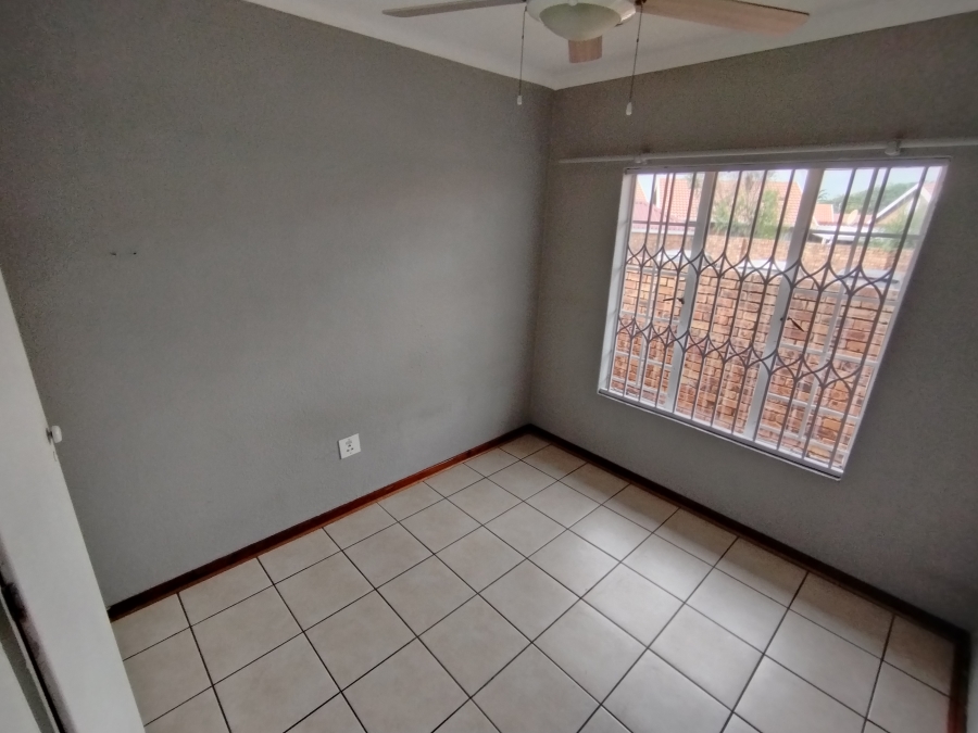 2 Bedroom Property for Sale in Farrarmere Gauteng