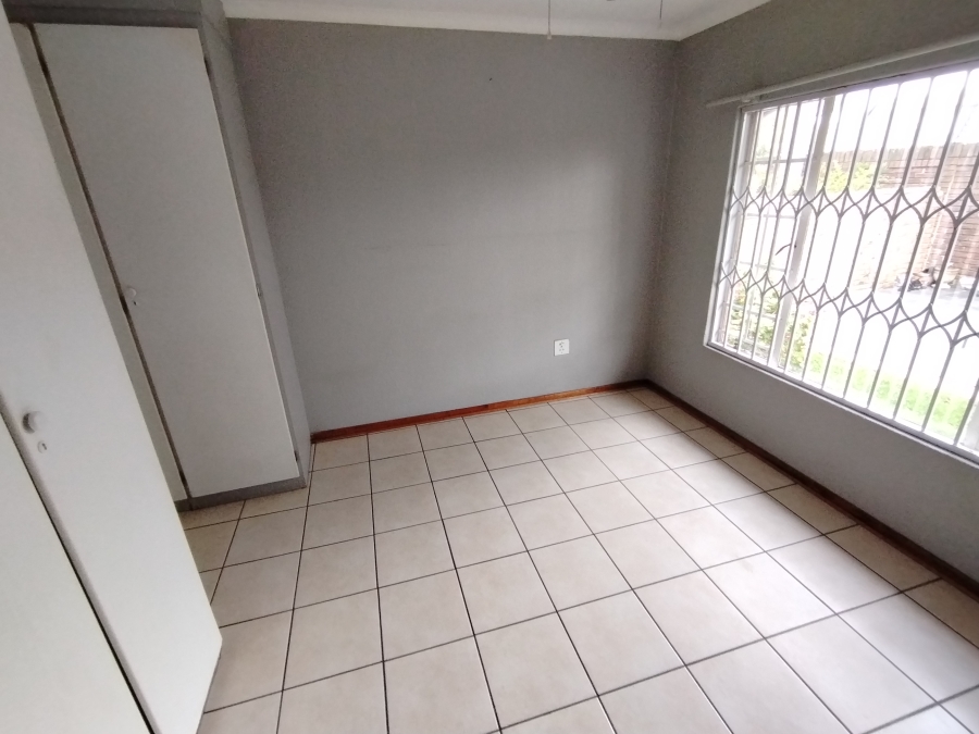 2 Bedroom Property for Sale in Farrarmere Gauteng