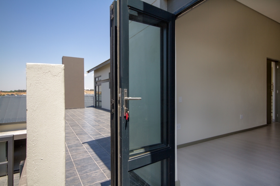 To Let 4 Bedroom Property for Rent in Waterfall Country Estate Gauteng