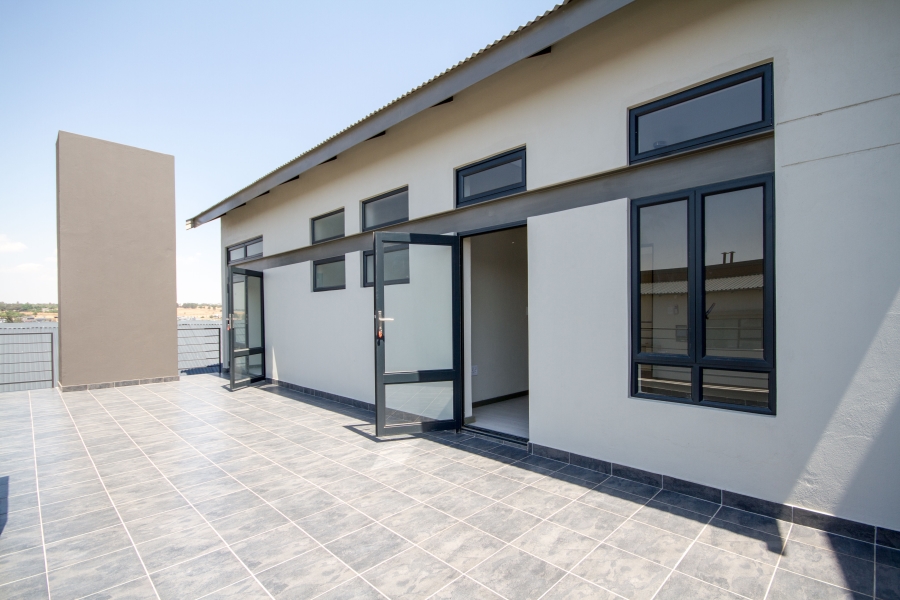 To Let 4 Bedroom Property for Rent in Waterfall Country Estate Gauteng