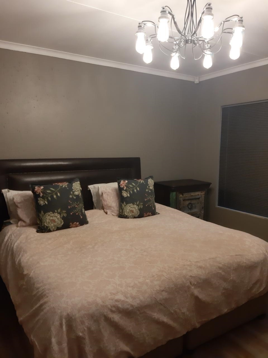 3 Bedroom Property for Sale in Sonneveld Gauteng