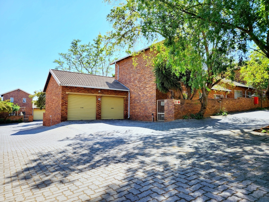 3 Bedroom Property for Sale in Wilgeheuwel Gauteng