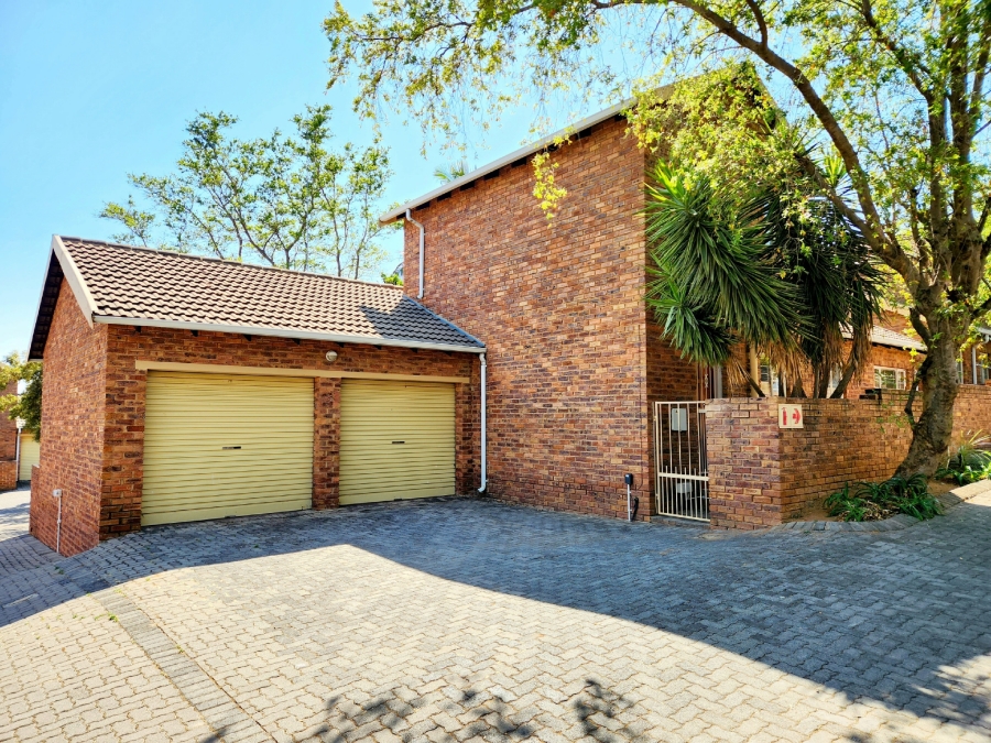 3 Bedroom Property for Sale in Wilgeheuwel Gauteng