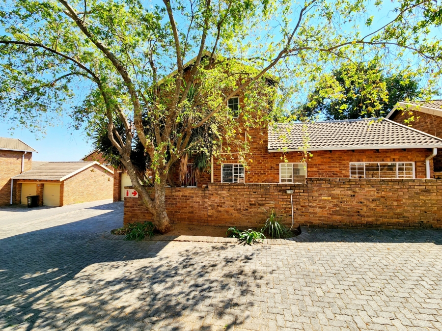 3 Bedroom Property for Sale in Wilgeheuwel Gauteng
