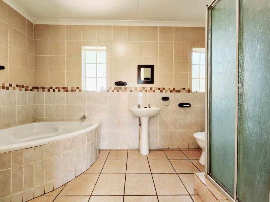 3 Bedroom Property for Sale in Wilgeheuwel Gauteng