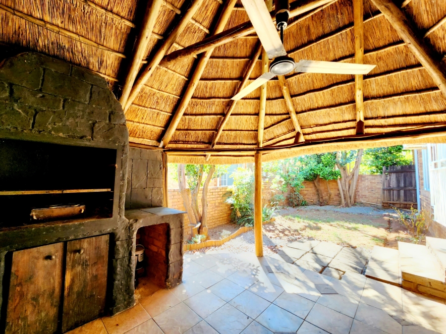 3 Bedroom Property for Sale in Wilgeheuwel Gauteng