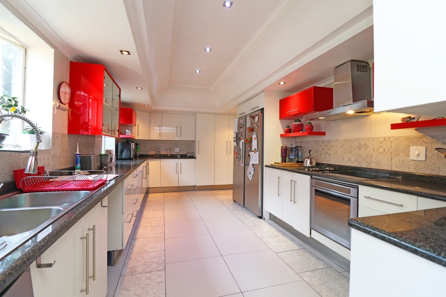 4 Bedroom Property for Sale in Waverley Gauteng