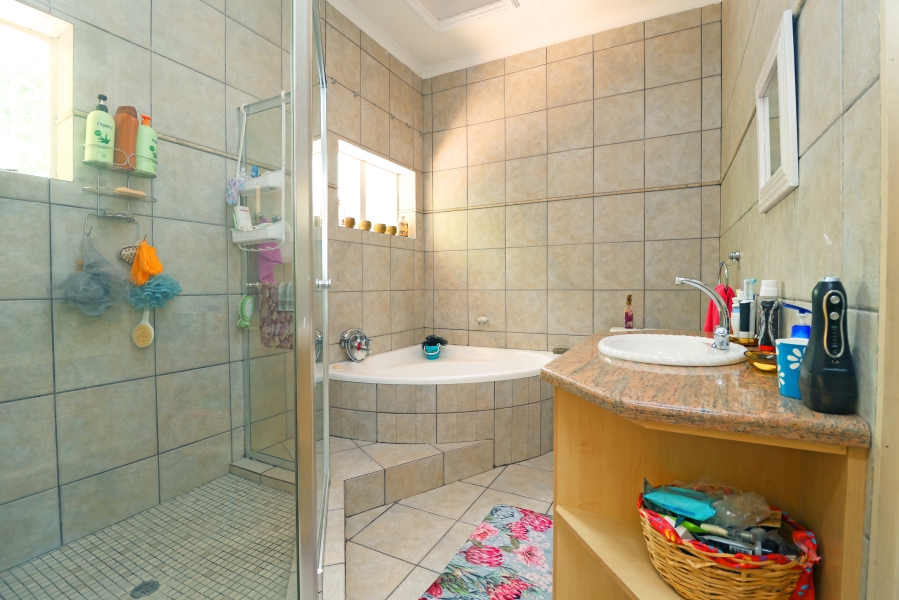 4 Bedroom Property for Sale in Waverley Gauteng