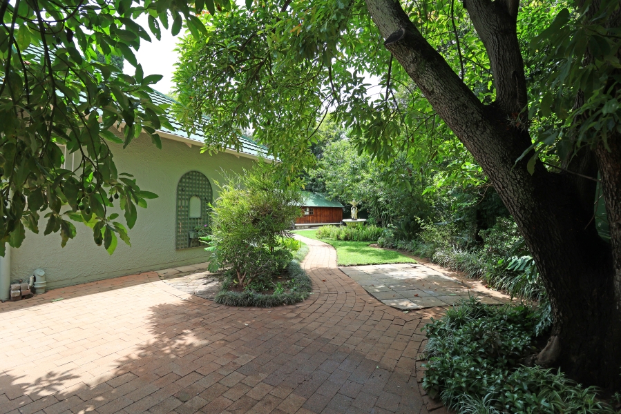 4 Bedroom Property for Sale in Waverley Gauteng