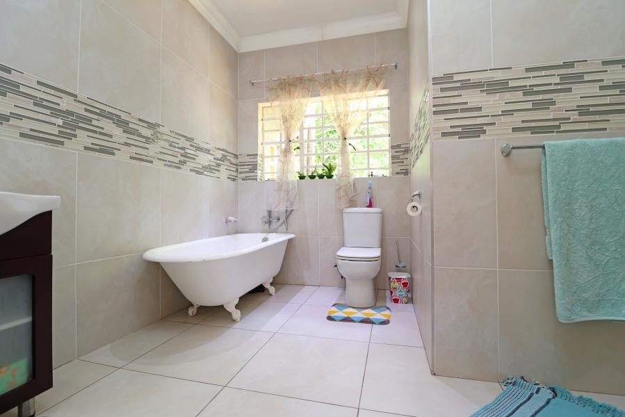 4 Bedroom Property for Sale in Waverley Gauteng