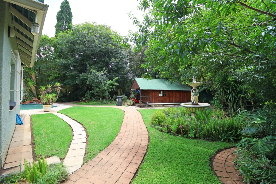 4 Bedroom Property for Sale in Waverley Gauteng