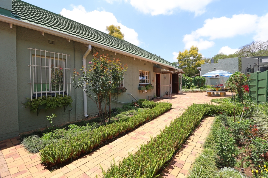 4 Bedroom Property for Sale in Waverley Gauteng