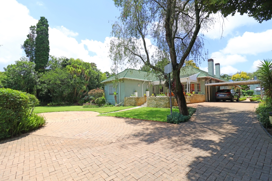 4 Bedroom Property for Sale in Waverley Gauteng