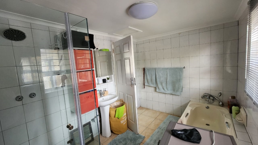 To Let 3 Bedroom Property for Rent in Edenvale Central Gauteng