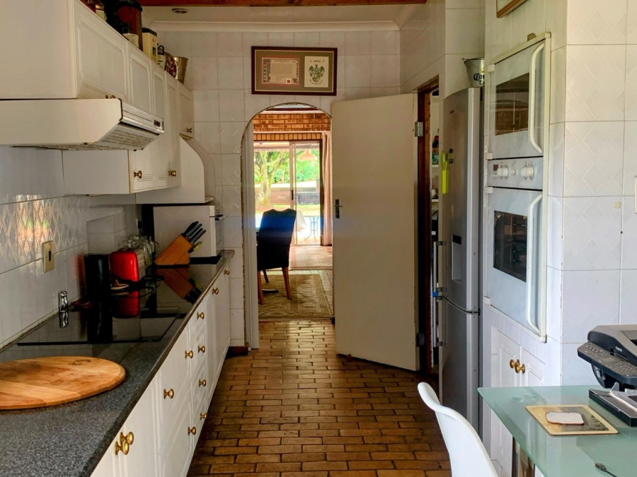 To Let 1 Bedroom Property for Rent in Sandhurst Gauteng