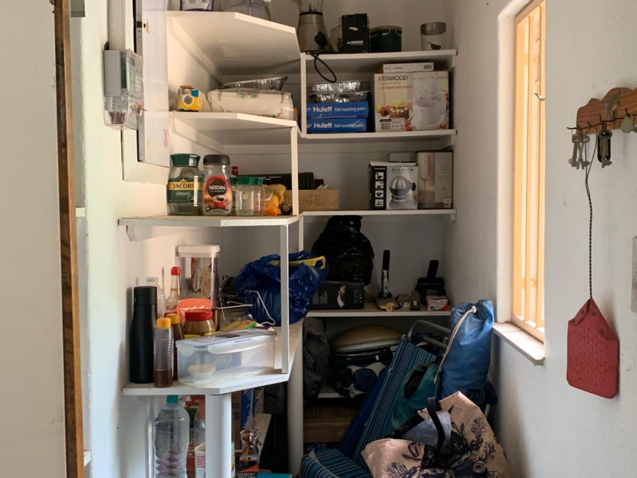 To Let 1 Bedroom Property for Rent in Sandhurst Gauteng