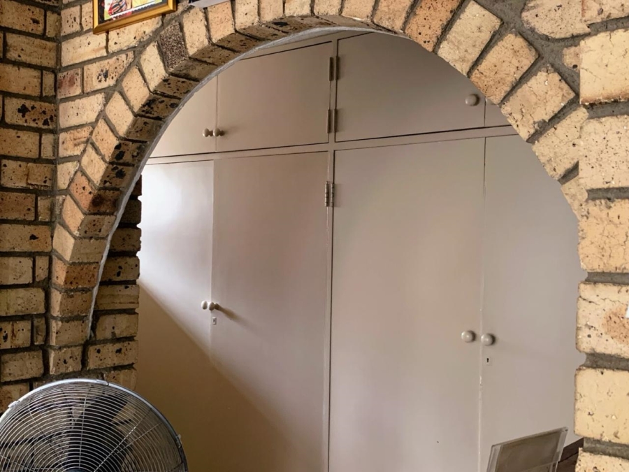 To Let 1 Bedroom Property for Rent in Sandhurst Gauteng