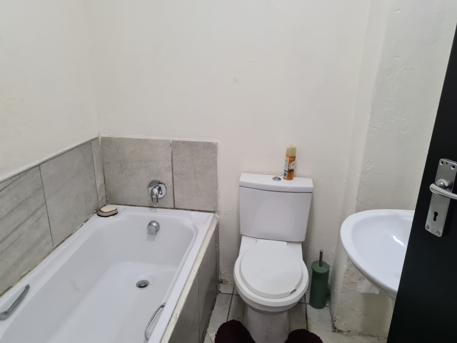 To Let 1 Bedroom Property for Rent in Discovery Gauteng