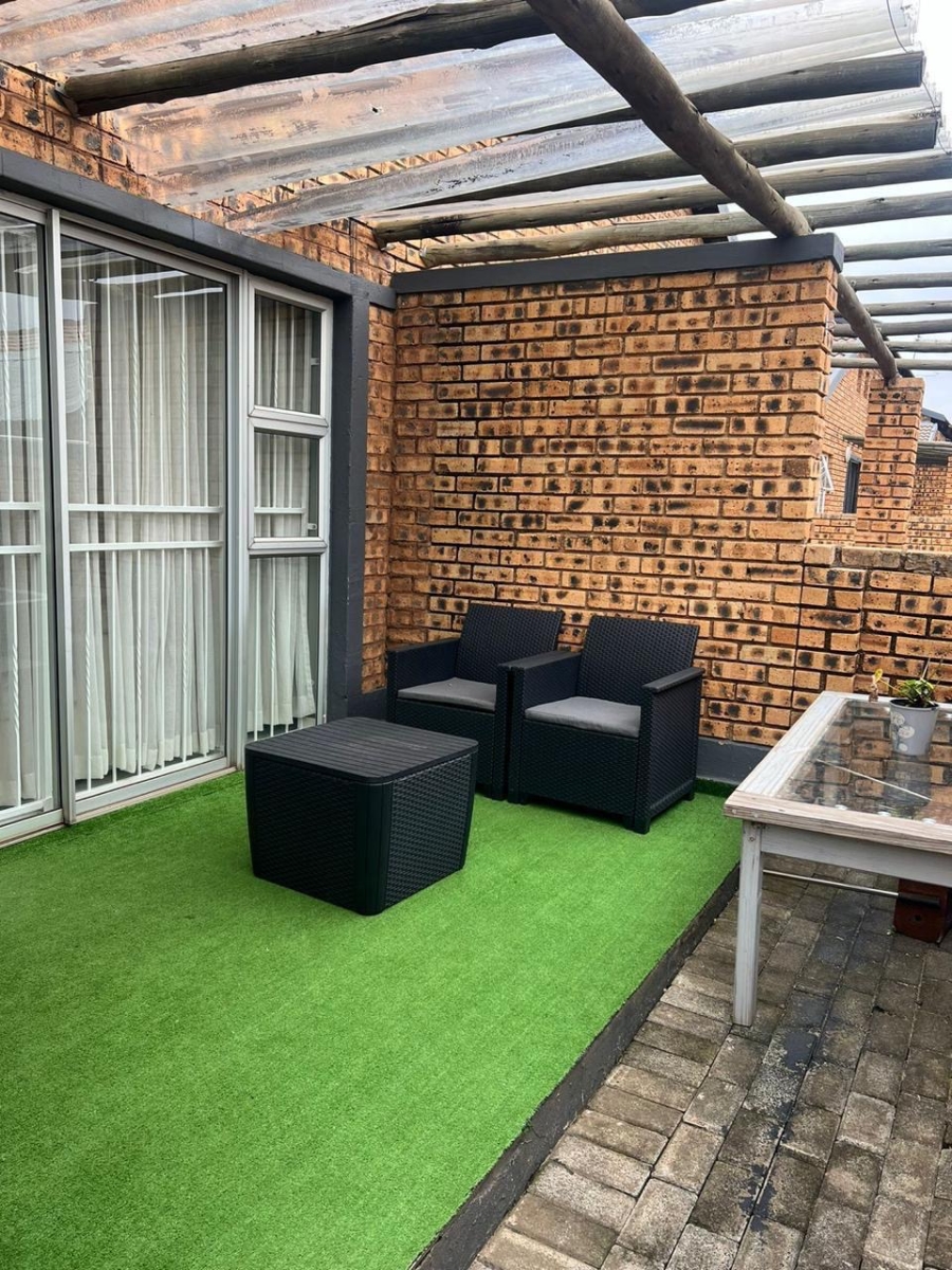 2 Bedroom Property for Sale in Honeydew Gauteng