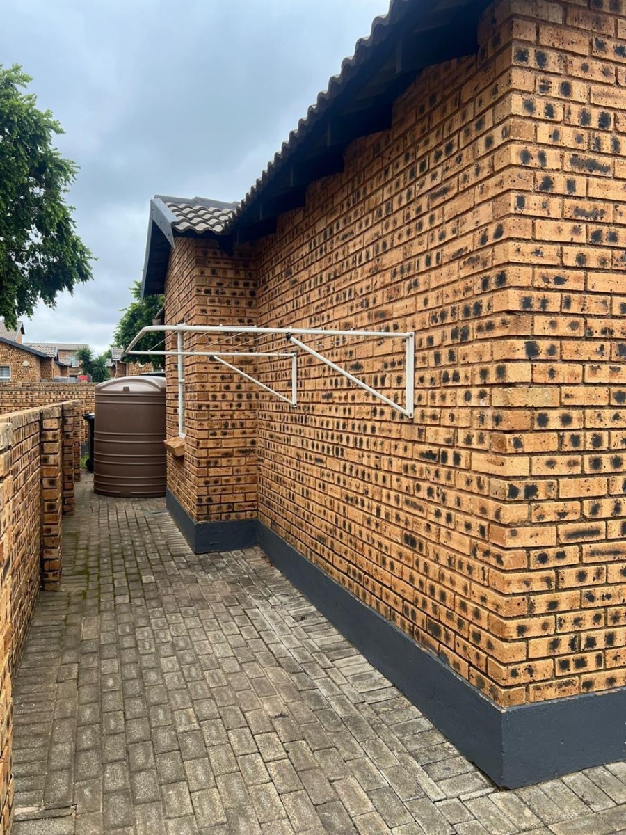 2 Bedroom Property for Sale in Honeydew Gauteng