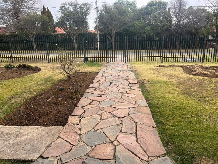 To Let 2 Bedroom Property for Rent in Selcourt Gauteng