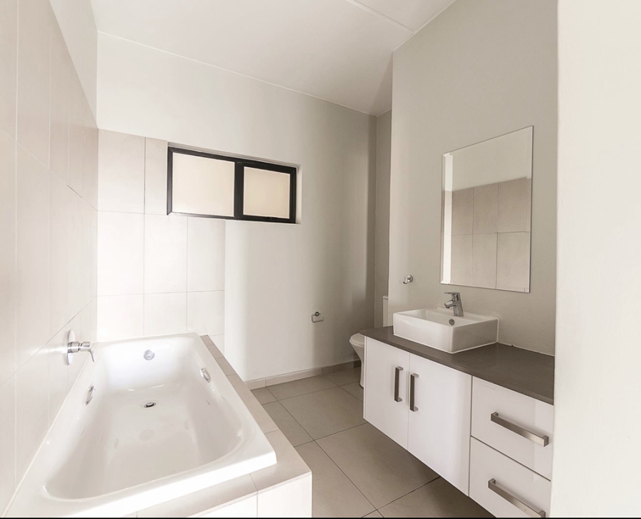 2 Bedroom Property for Sale in North Riding Gauteng