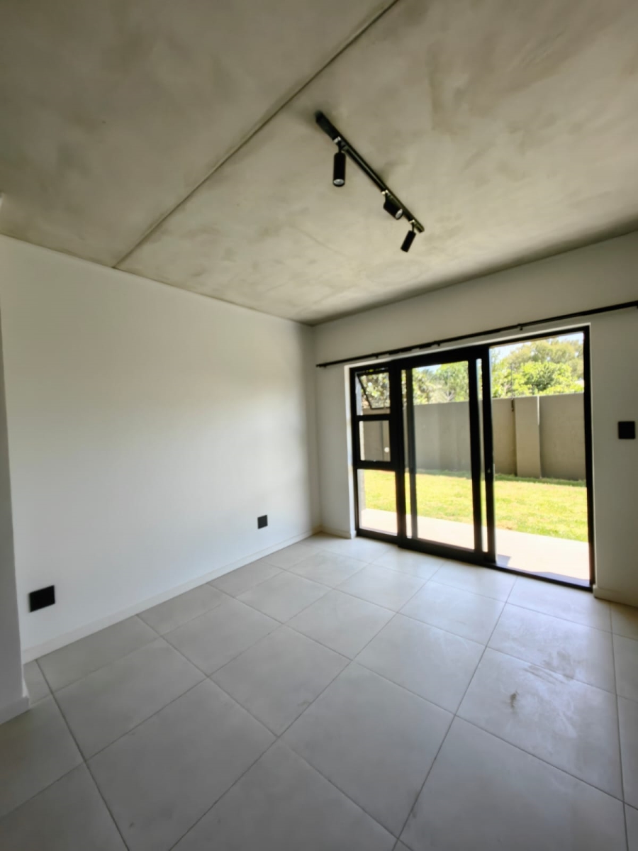 To Let 2 Bedroom Property for Rent in Waverley Gauteng