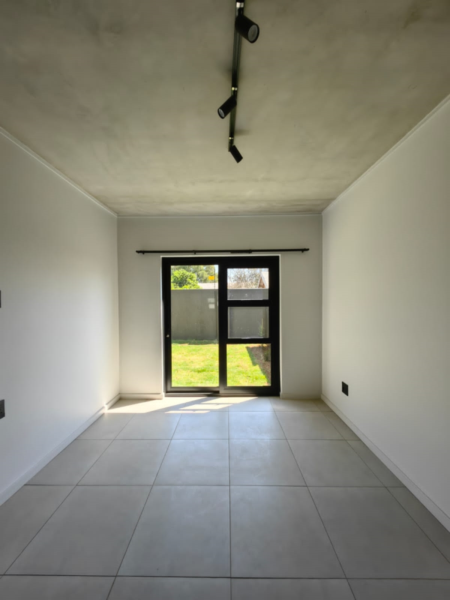 To Let 2 Bedroom Property for Rent in Waverley Gauteng