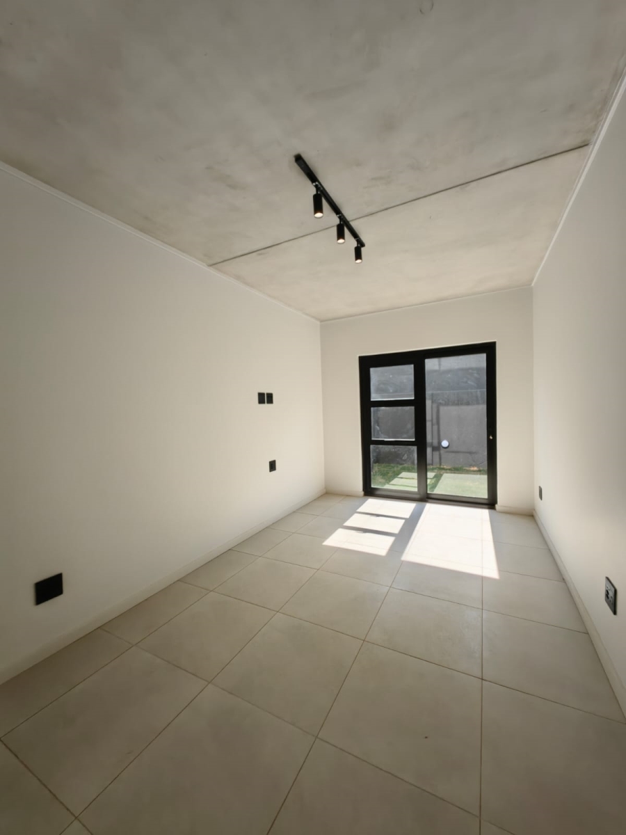 To Let 2 Bedroom Property for Rent in Waverley Gauteng