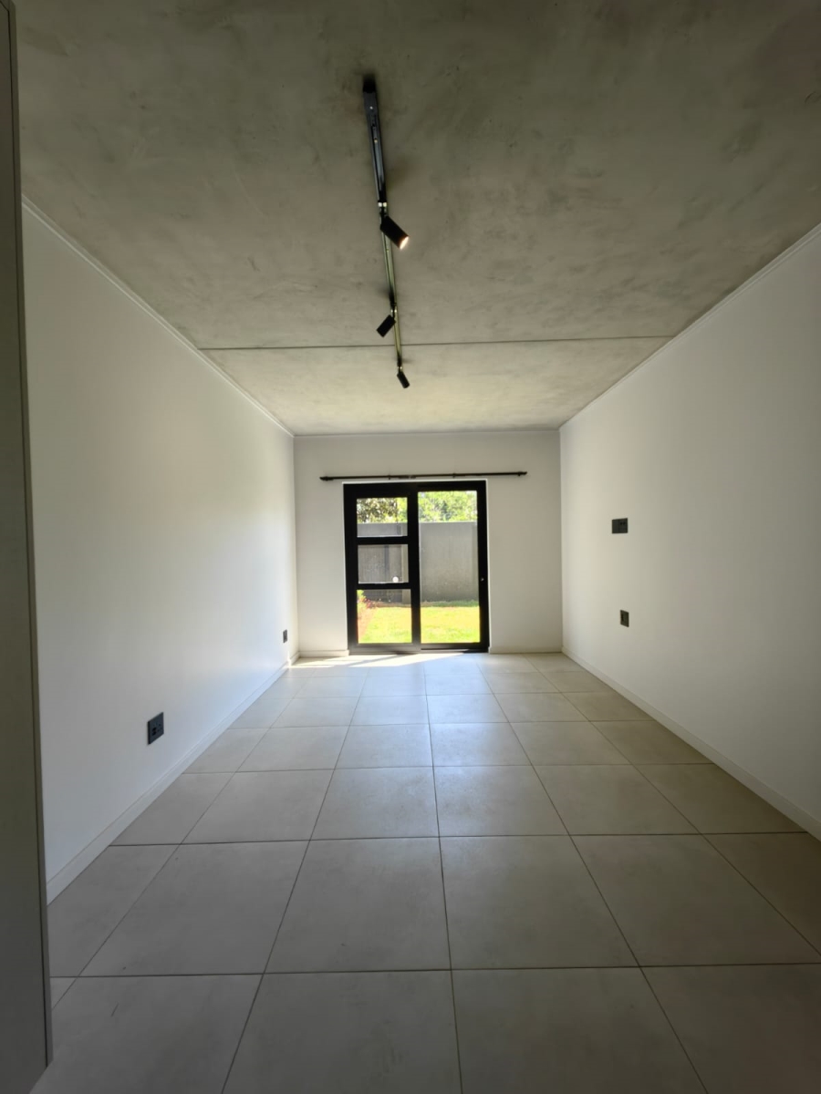 To Let 2 Bedroom Property for Rent in Waverley Gauteng