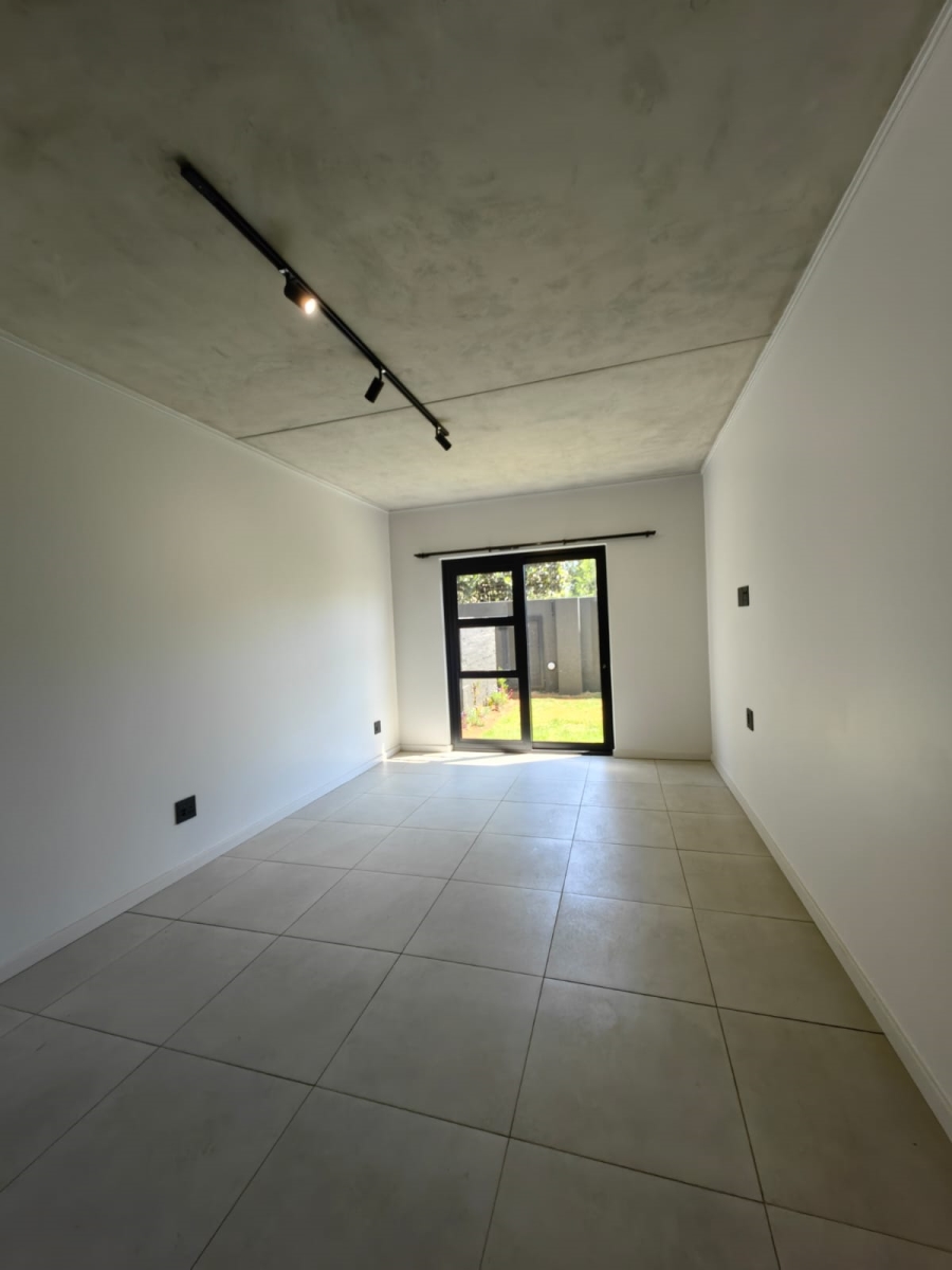 To Let 2 Bedroom Property for Rent in Waverley Gauteng