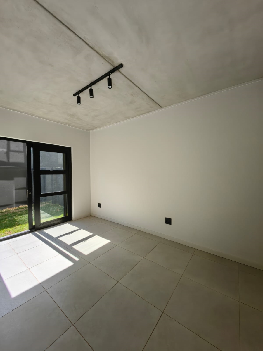 To Let 2 Bedroom Property for Rent in Waverley Gauteng