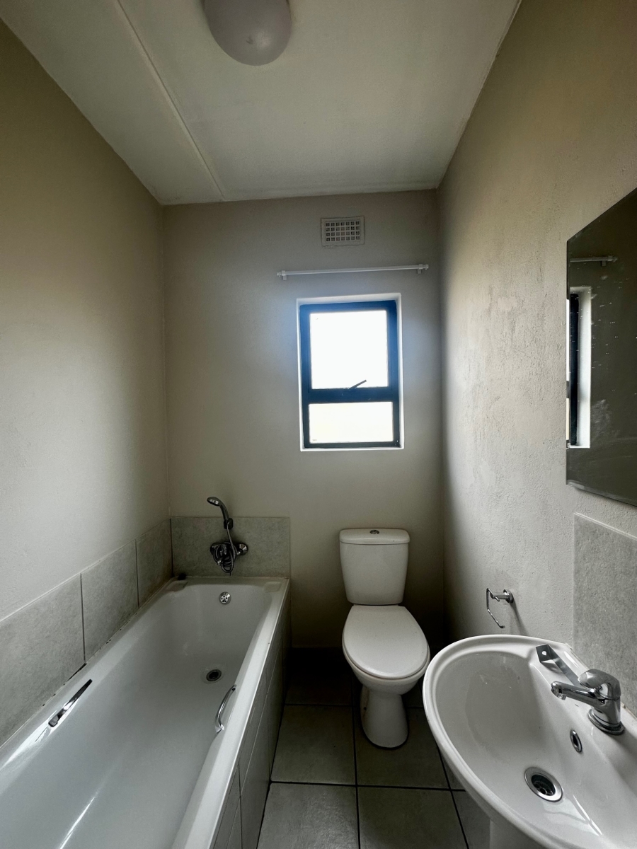 To Let 3 Bedroom Property for Rent in Kenleaf Gauteng