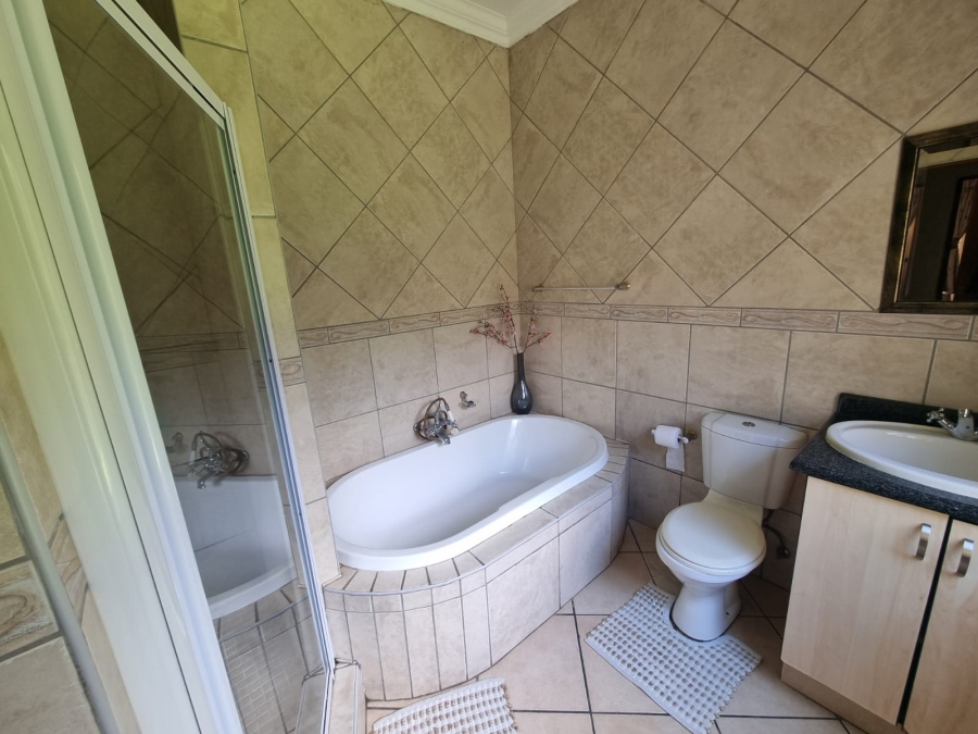 4 Bedroom Property for Sale in Ruimsig Country Estate Gauteng
