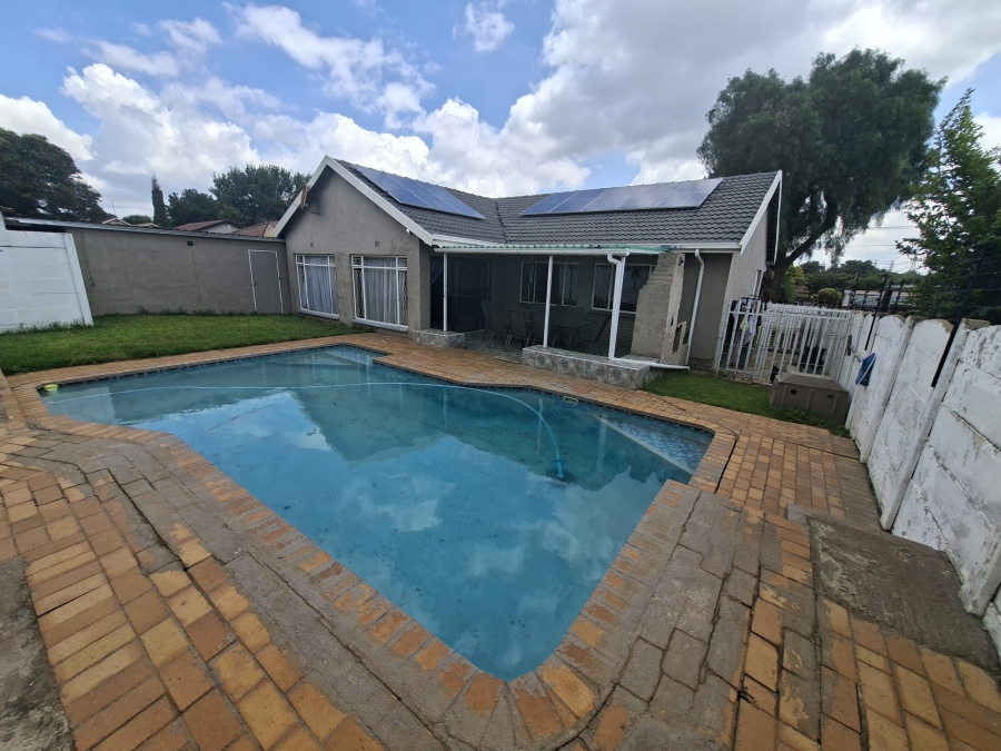 3 Bedroom Property for Sale in Klopperpark Gauteng