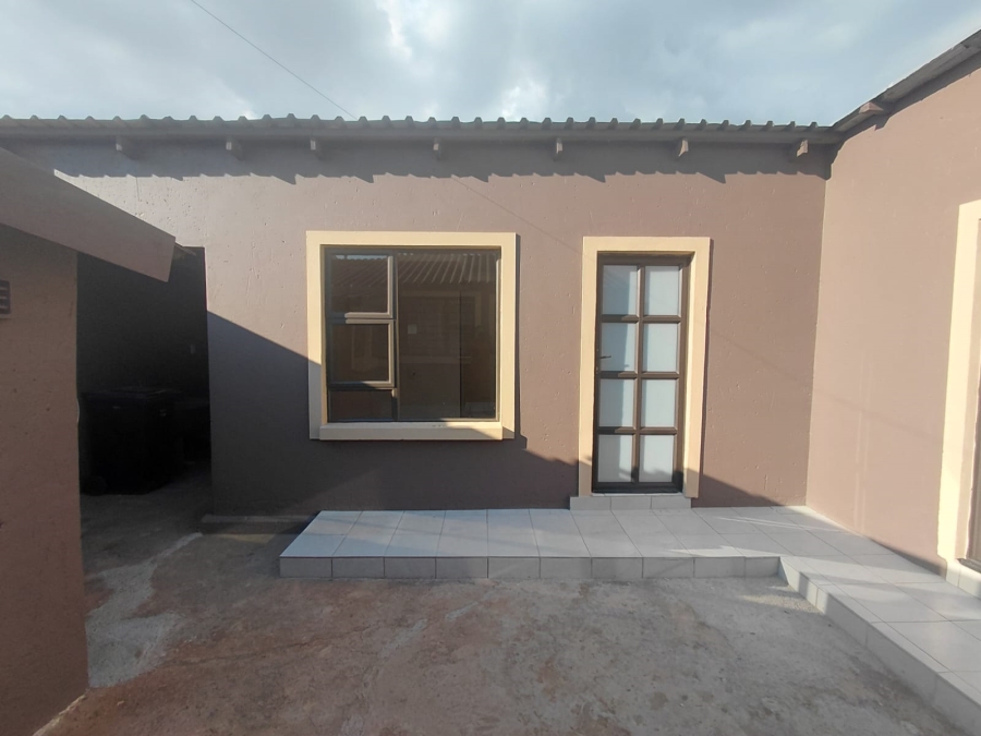 4 Bedroom Property for Sale in Naledi Gauteng