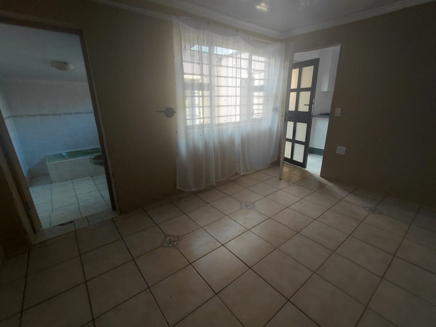 4 Bedroom Property for Sale in Naledi Gauteng