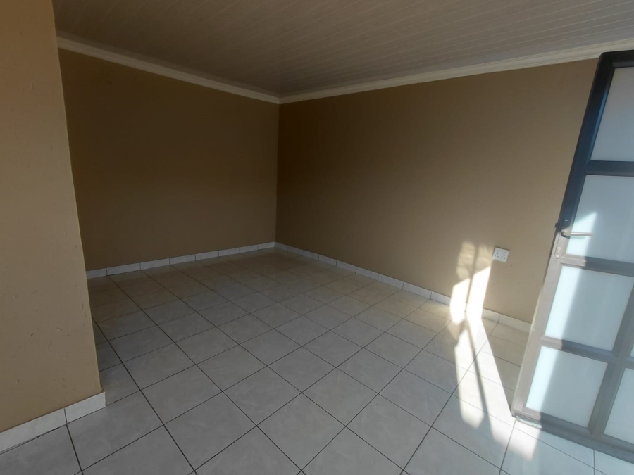 4 Bedroom Property for Sale in Naledi Gauteng