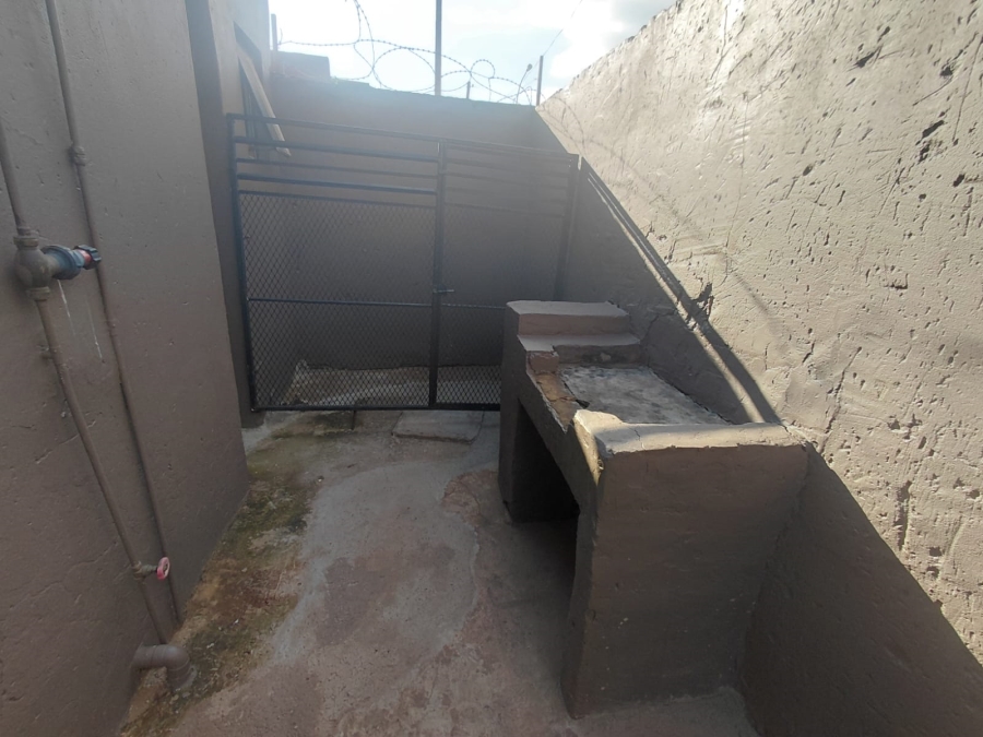 4 Bedroom Property for Sale in Naledi Gauteng