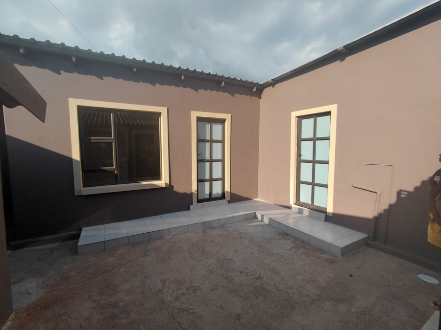 4 Bedroom Property for Sale in Naledi Gauteng