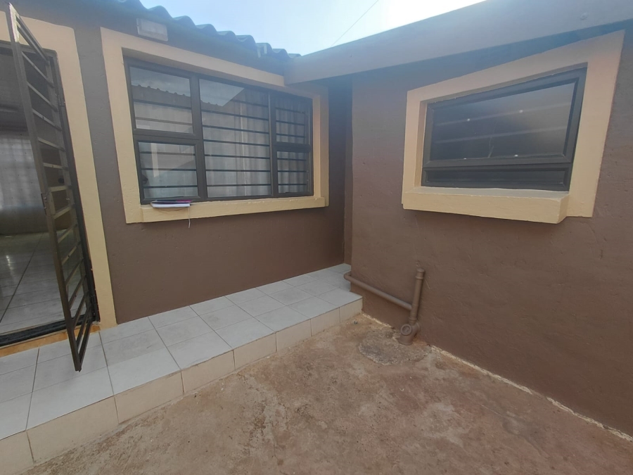 4 Bedroom Property for Sale in Naledi Gauteng