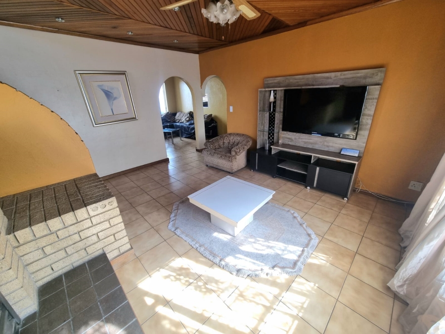 4 Bedroom Property for Sale in Diepkloof Gauteng