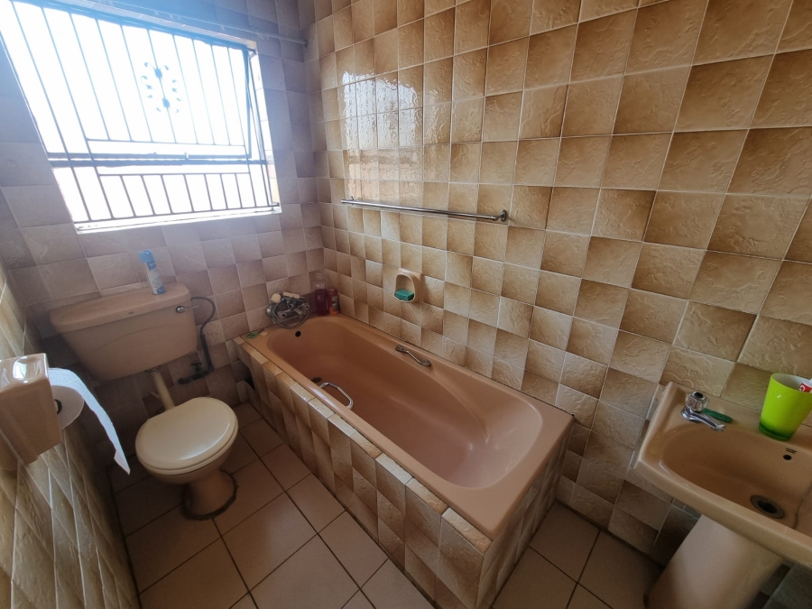 4 Bedroom Property for Sale in Diepkloof Gauteng