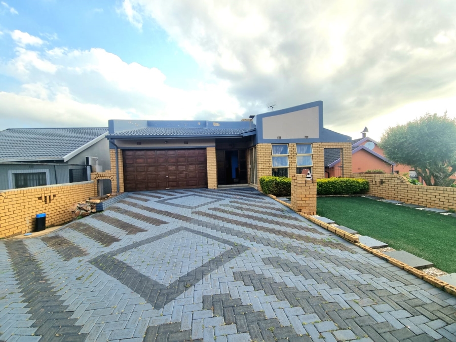 4 Bedroom Property for Sale in Diepkloof Gauteng