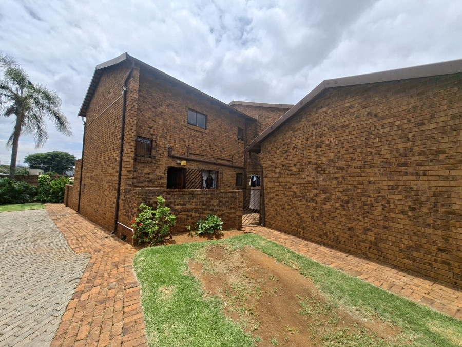 2 Bedroom Property for Sale in Klopperpark Gauteng