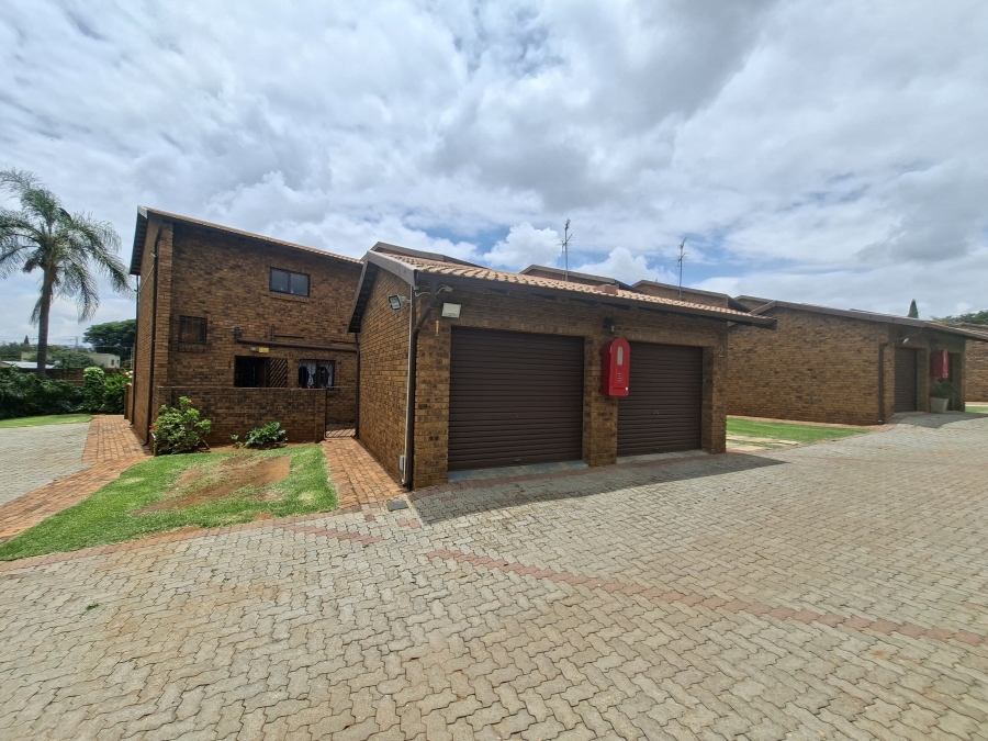 2 Bedroom Property for Sale in Klopperpark Gauteng
