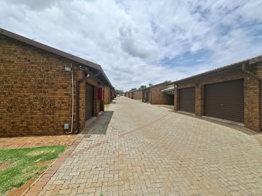 2 Bedroom Property for Sale in Klopperpark Gauteng