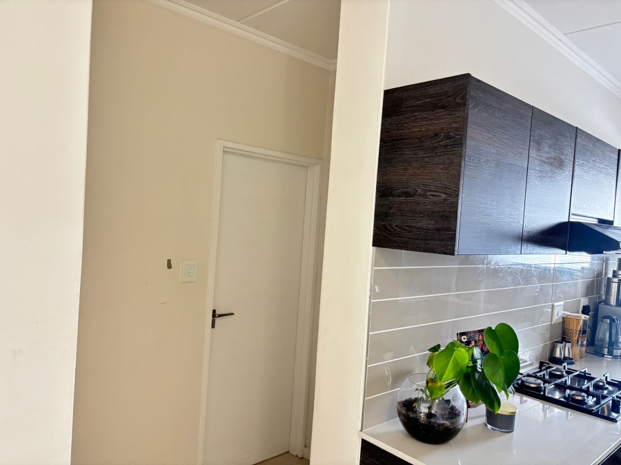 To Let 2 Bedroom Property for Rent in Oakdene Gauteng